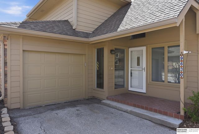 9630 Southby Plaza, Omaha, NE 68124