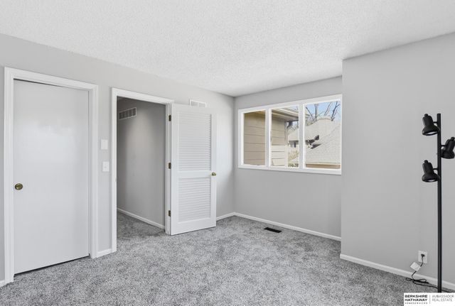 9630 Southby Plaza, Omaha, NE 68124