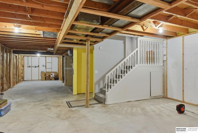 9630 Southby Plaza, Omaha, NE 68124