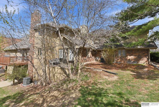 9630 Southby Plaza, Omaha, NE 68124