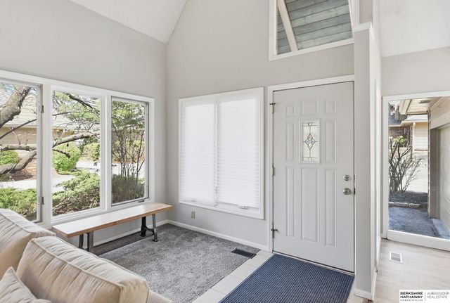 9630 Southby Plaza, Omaha, NE 68124