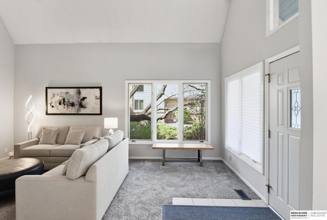 9630 Southby Plaza, Omaha, NE 68124
