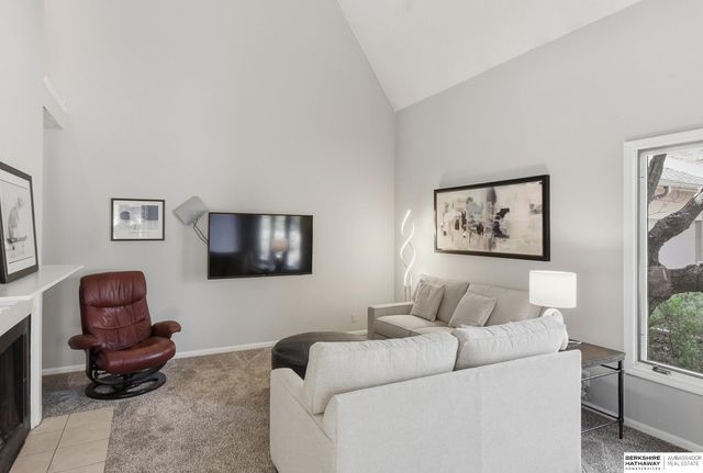 9630 Southby Plaza, Omaha, NE 68124