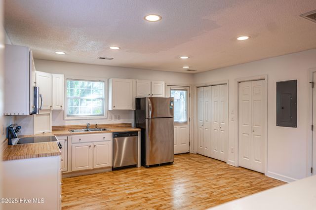 123 S Pine Street, Aberdeen, NC 28315