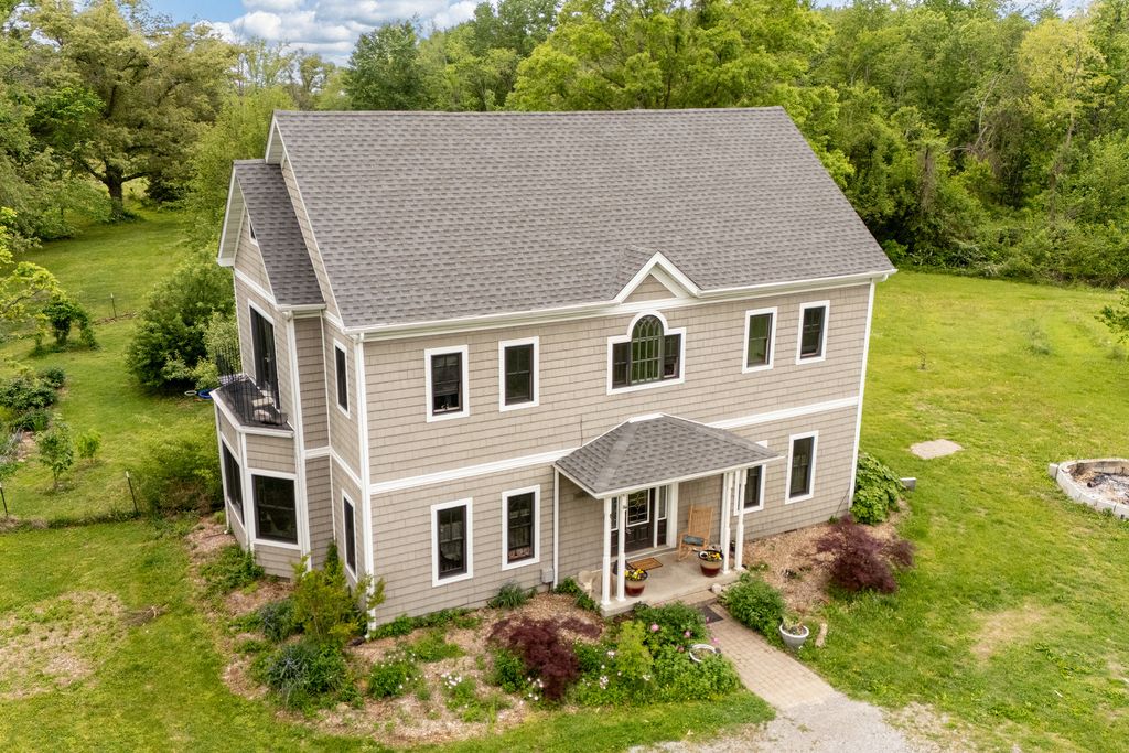 1215 Trolley Road, Eldorado, IL 62930 — exterior