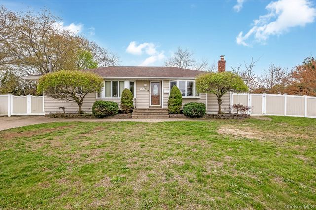2 Seley Cross, Islip Terrace, NY 11752