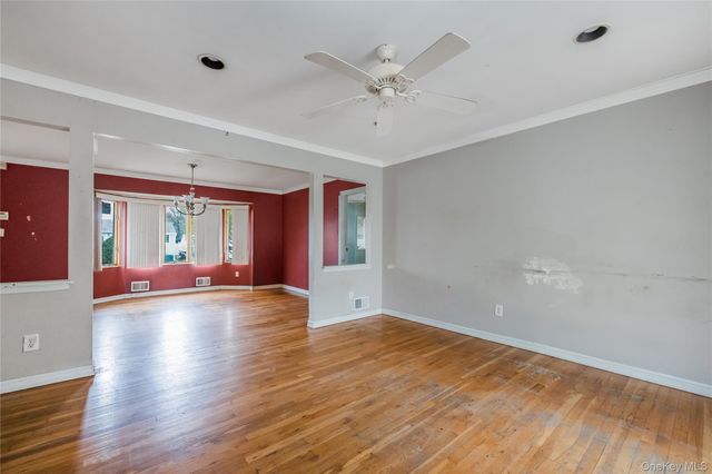 2 Seley Cross, Islip Terrace, NY 11752