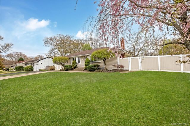 2 Seley Cross, Islip Terrace, NY 11752