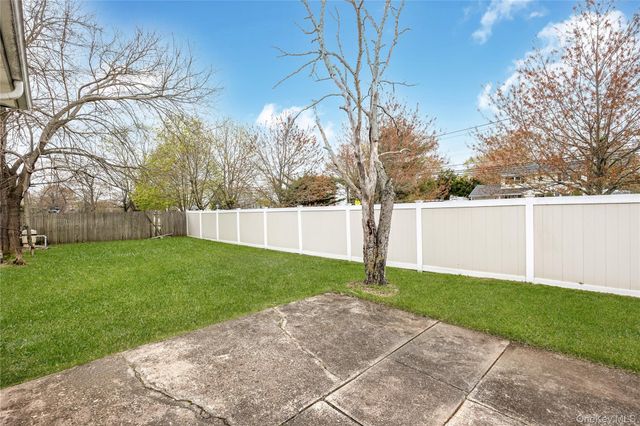 2 Seley Cross, Islip Terrace, NY 11752