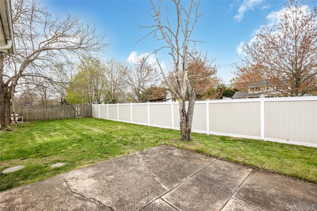 2 Seley Cross, Islip Terrace, NY 11752