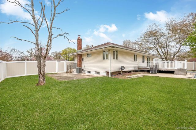 2 Seley Cross, Islip Terrace, NY 11752