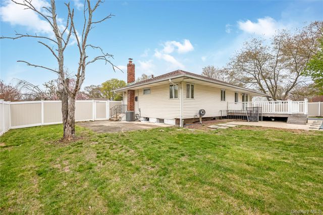 2 Seley Cross, Islip Terrace, NY 11752