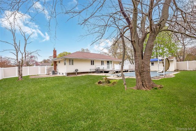 2 Seley Cross, Islip Terrace, NY 11752
