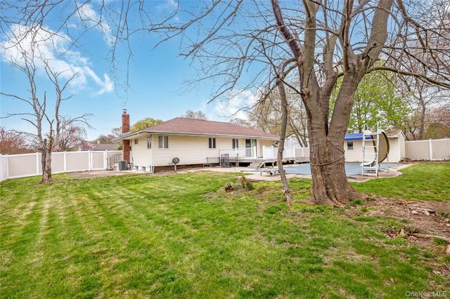 2 Seley Cross, Islip Terrace, NY 11752