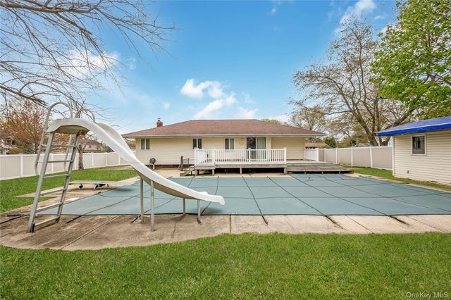 2 Seley Cross, Islip Terrace, NY 11752