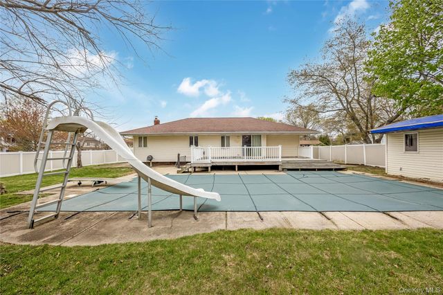 2 Seley Cross, Islip Terrace, NY 11752