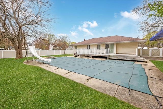 2 Seley Cross, Islip Terrace, NY 11752