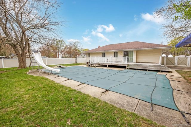 2 Seley Cross, Islip Terrace, NY 11752