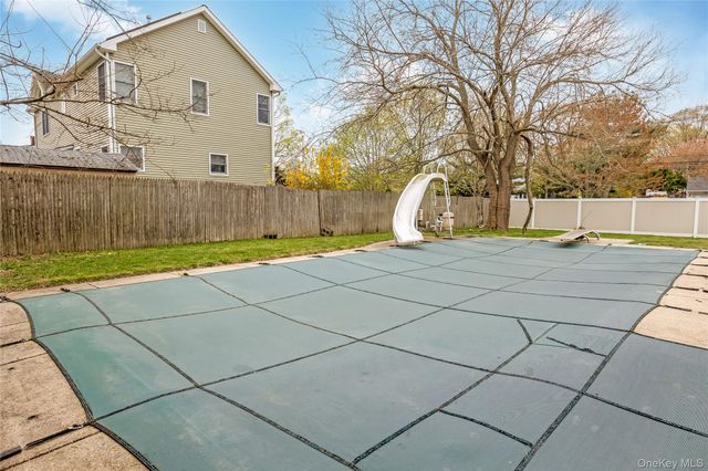 2 Seley Cross, Islip Terrace, NY 11752
