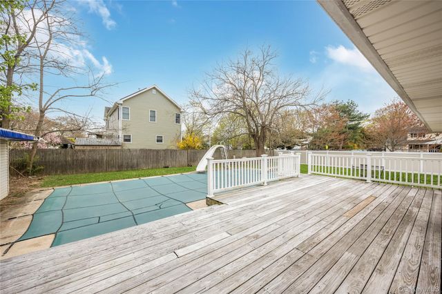 2 Seley Cross, Islip Terrace, NY 11752