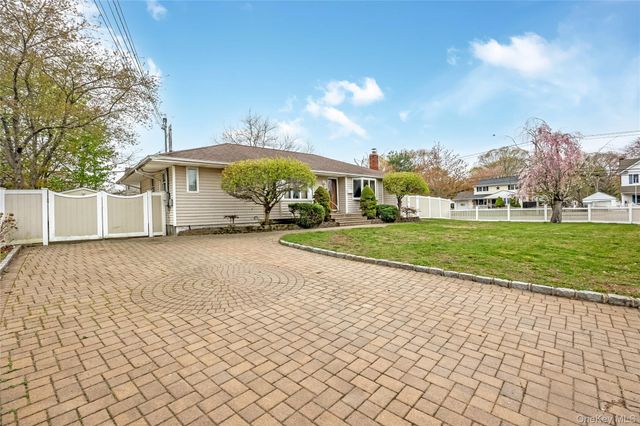 2 Seley Cross, Islip Terrace, NY 11752