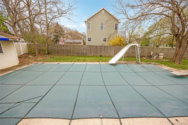 2 Seley Cross, Islip Terrace, NY 11752