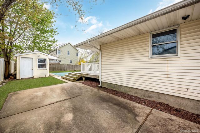 2 Seley Cross, Islip Terrace, NY 11752