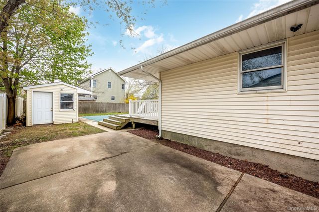 2 Seley Cross, Islip Terrace, NY 11752