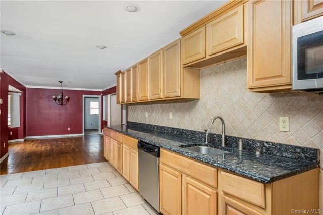 2 Seley Cross, Islip Terrace, NY 11752