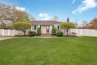 2 Seley Cross, Islip Terrace, NY 11752