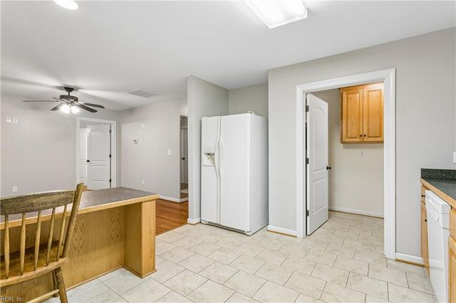 4497 Backwoods LN, Hayes, VA 23072