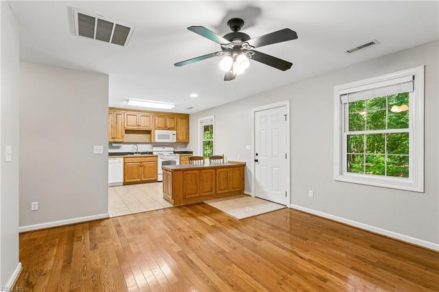 4497 Backwoods LN, Hayes, VA 23072