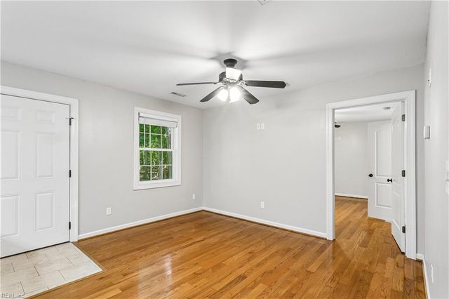 4497 Backwoods LN, Hayes, VA 23072