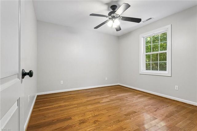 4497 Backwoods LN, Hayes, VA 23072