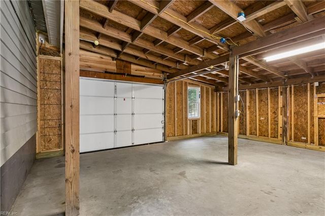 4497 Backwoods LN, Hayes, VA 23072