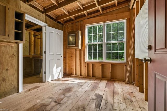 4497 Backwoods LN, Hayes, VA 23072