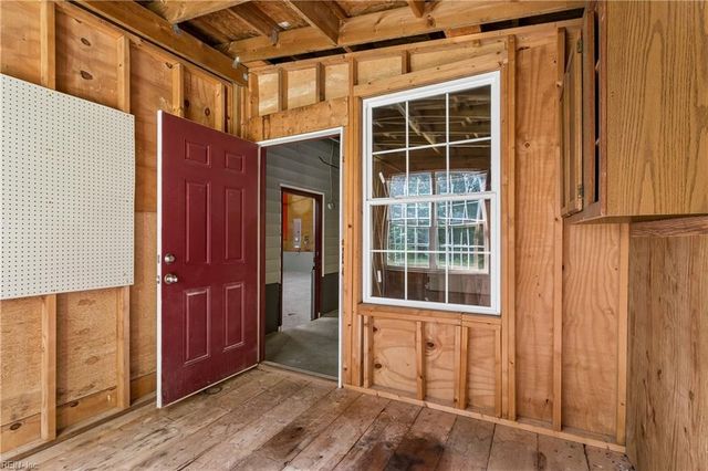 4497 Backwoods LN, Hayes, VA 23072