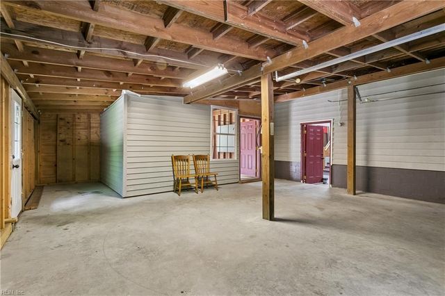 4497 Backwoods LN, Hayes, VA 23072