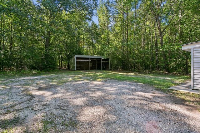 4497 Backwoods LN, Hayes, VA 23072