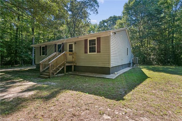 4497 Backwoods LN, Hayes, VA 23072