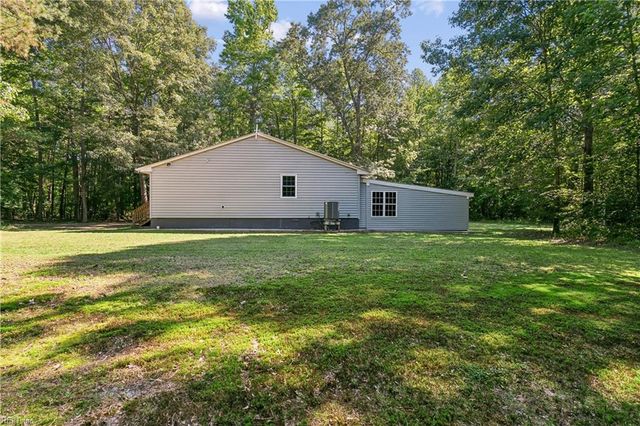 4497 Backwoods LN, Hayes, VA 23072