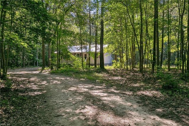 4497 Backwoods LN, Hayes, VA 23072
