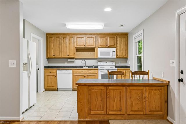 4497 Backwoods LN, Hayes, VA 23072