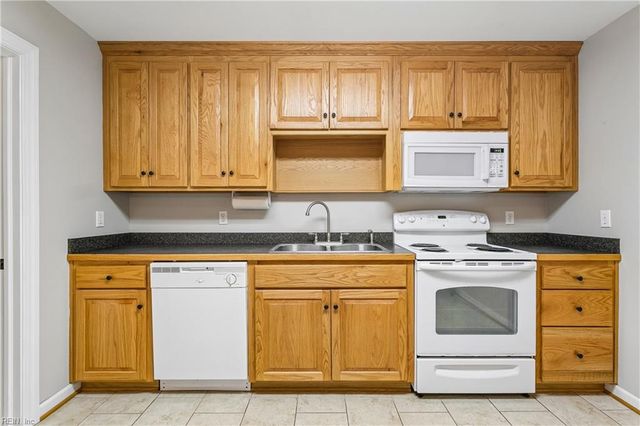 4497 Backwoods LN, Hayes, VA 23072