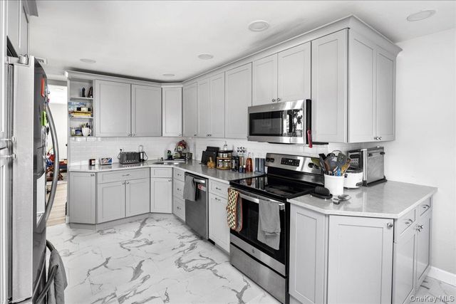 2 Violet Lane, Levittown, NY 11756