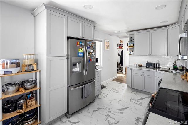 2 Violet Lane, Levittown, NY 11756