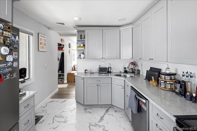 2 Violet Lane, Levittown, NY 11756