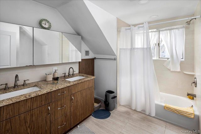 2 Violet Lane, Levittown, NY 11756