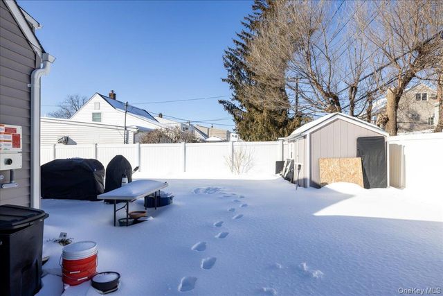 2 Violet Lane, Levittown, NY 11756