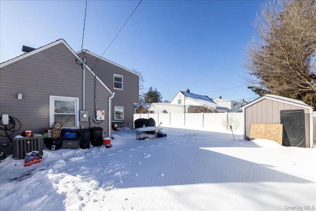 2 Violet Lane, Levittown, NY 11756